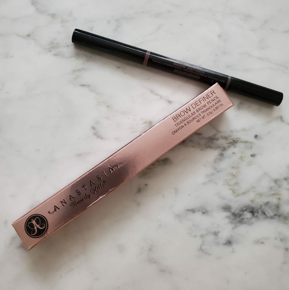 Triangular brow pencil